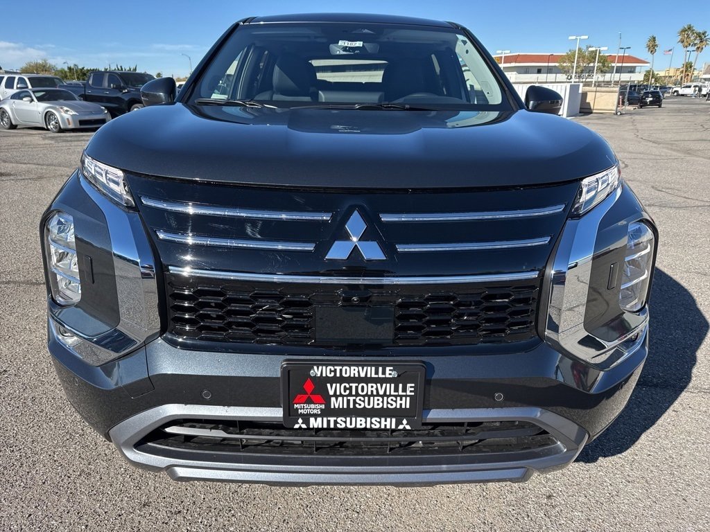 New 2025 Mitsubishi Outlander SE image 2