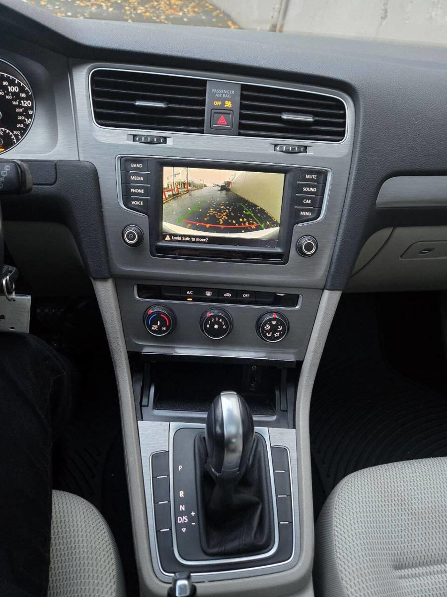 Used 2016 Volkswagen Golf S image 15