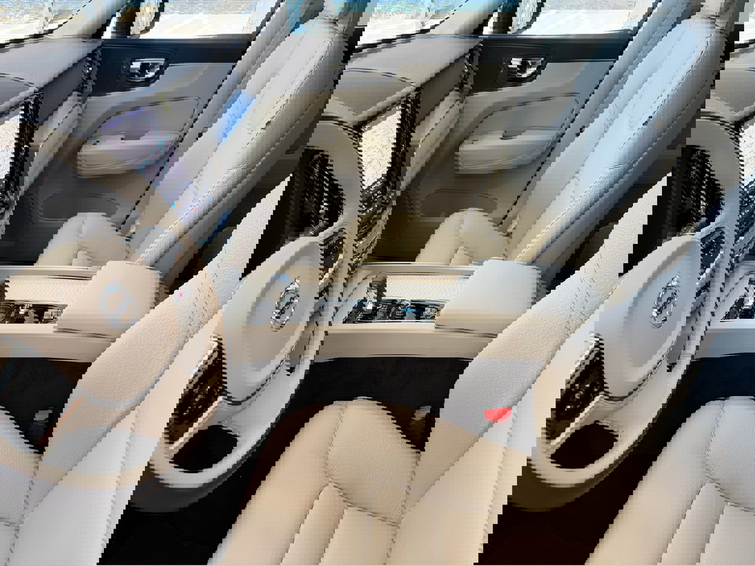 Certified 2025 Volvo XC60 B5 Core image 14