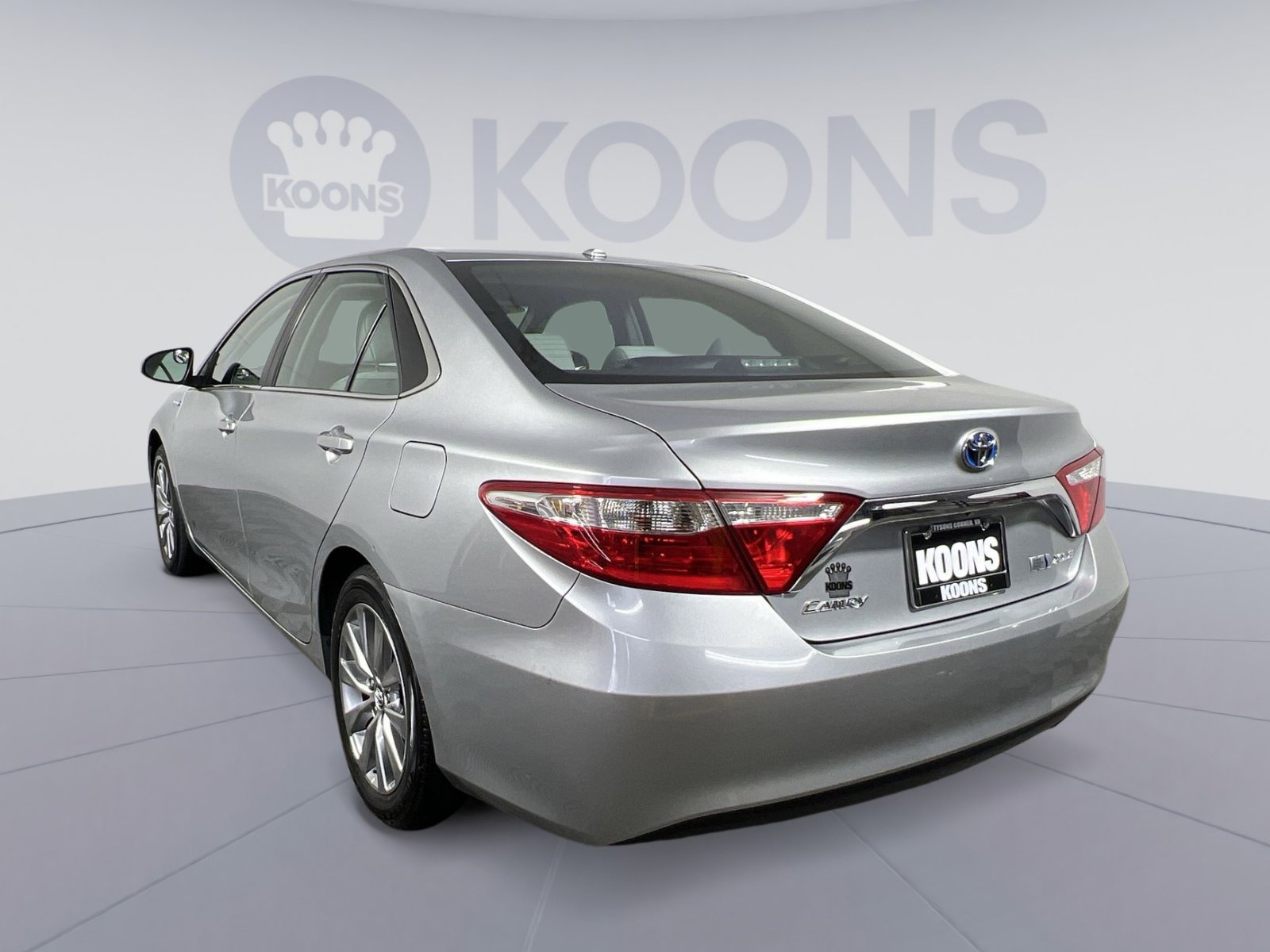 Used 2017 Toyota Camry XLE w/ Moonroof Package FWD image 8