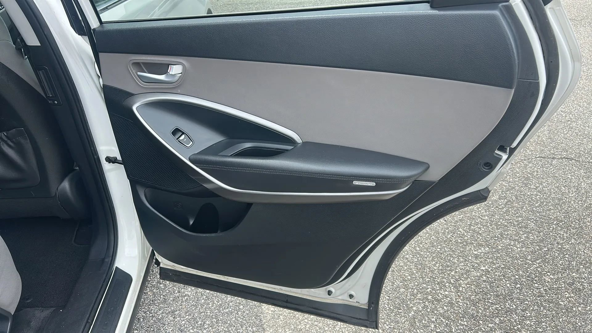 Used 2018 Hyundai Santa Fe SE AWD/4WD image 15