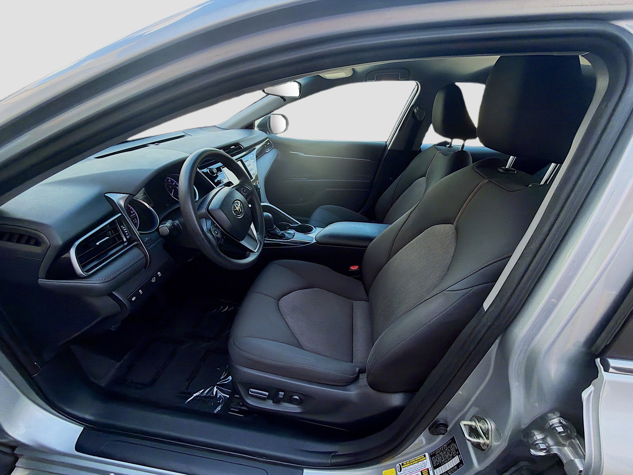 Used 2020 Toyota Camry LE FWD image 16
