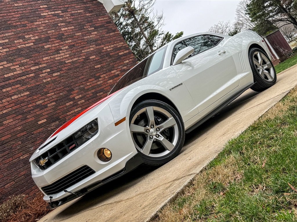 Used 2010 Chevrolet Camaro SS w/ RS Package RWD image 3