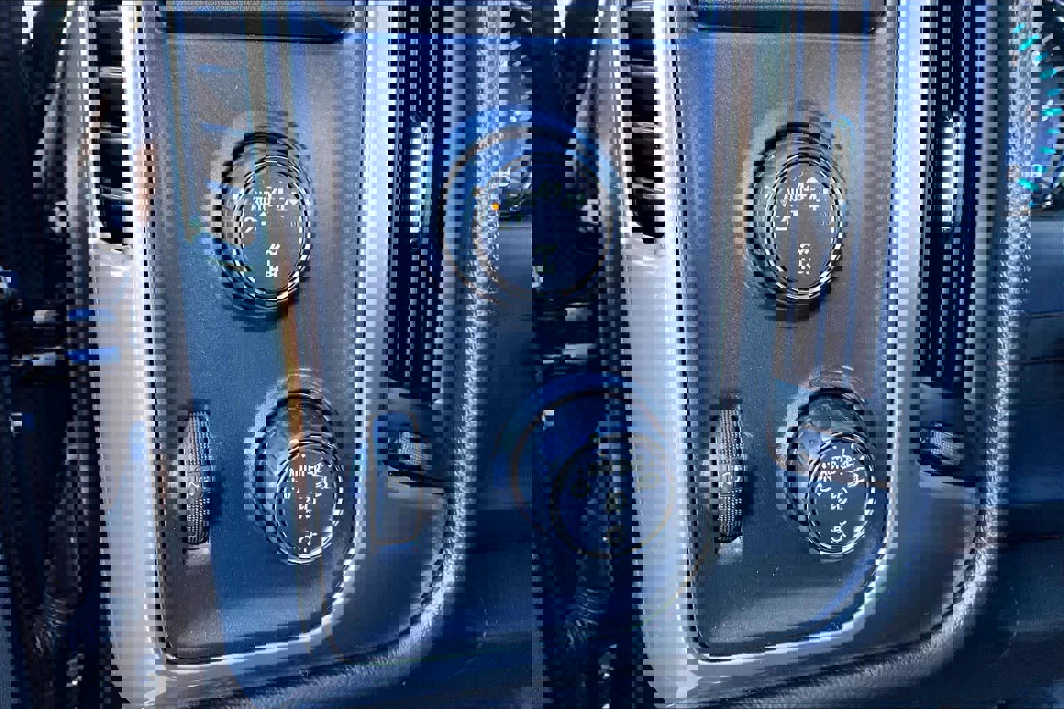 Used 2018 Chevrolet Silverado 1500 LT w/ All Star Edition image 29