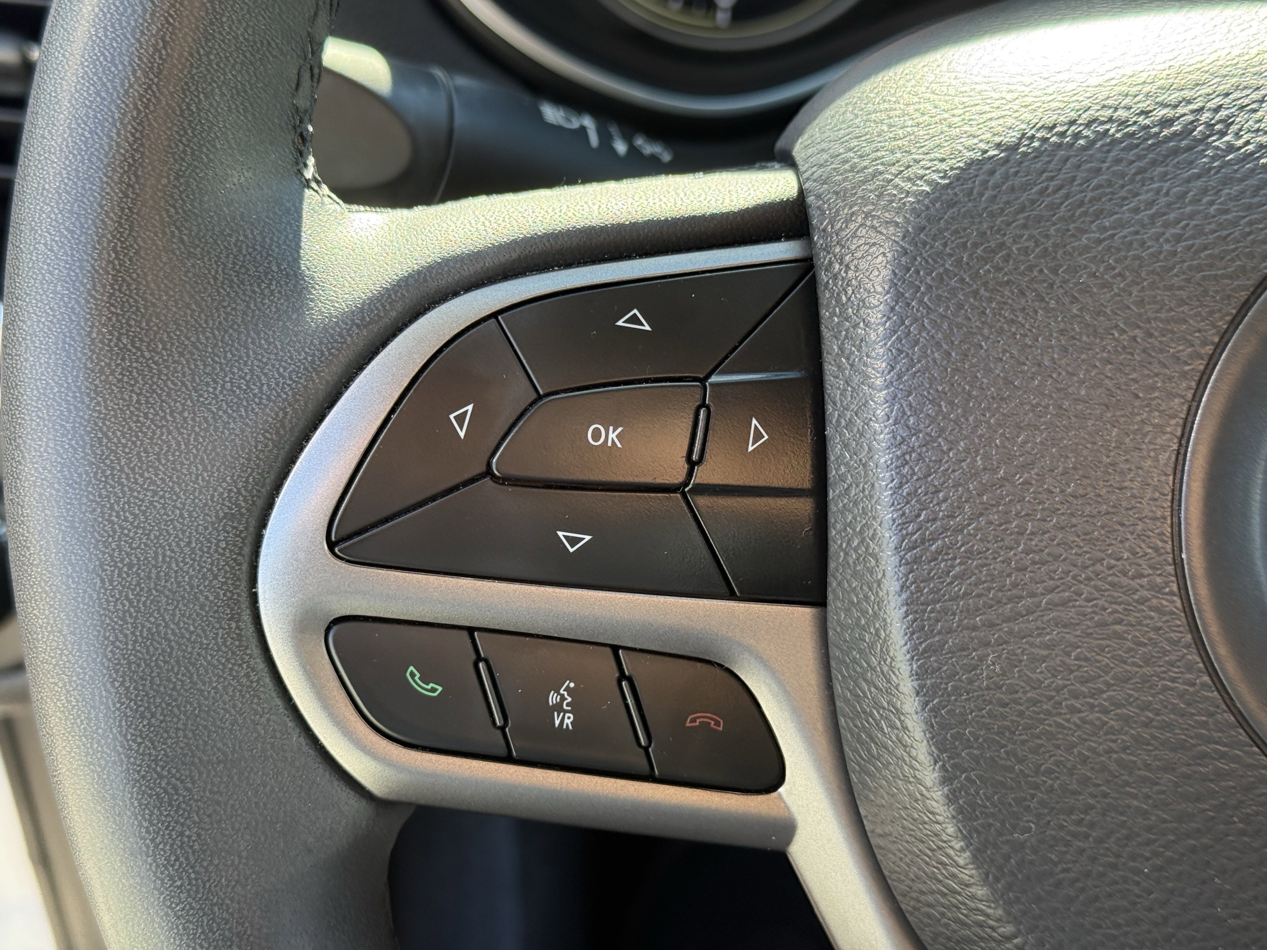 Used 2022 Jeep Cherokee Limited image 16