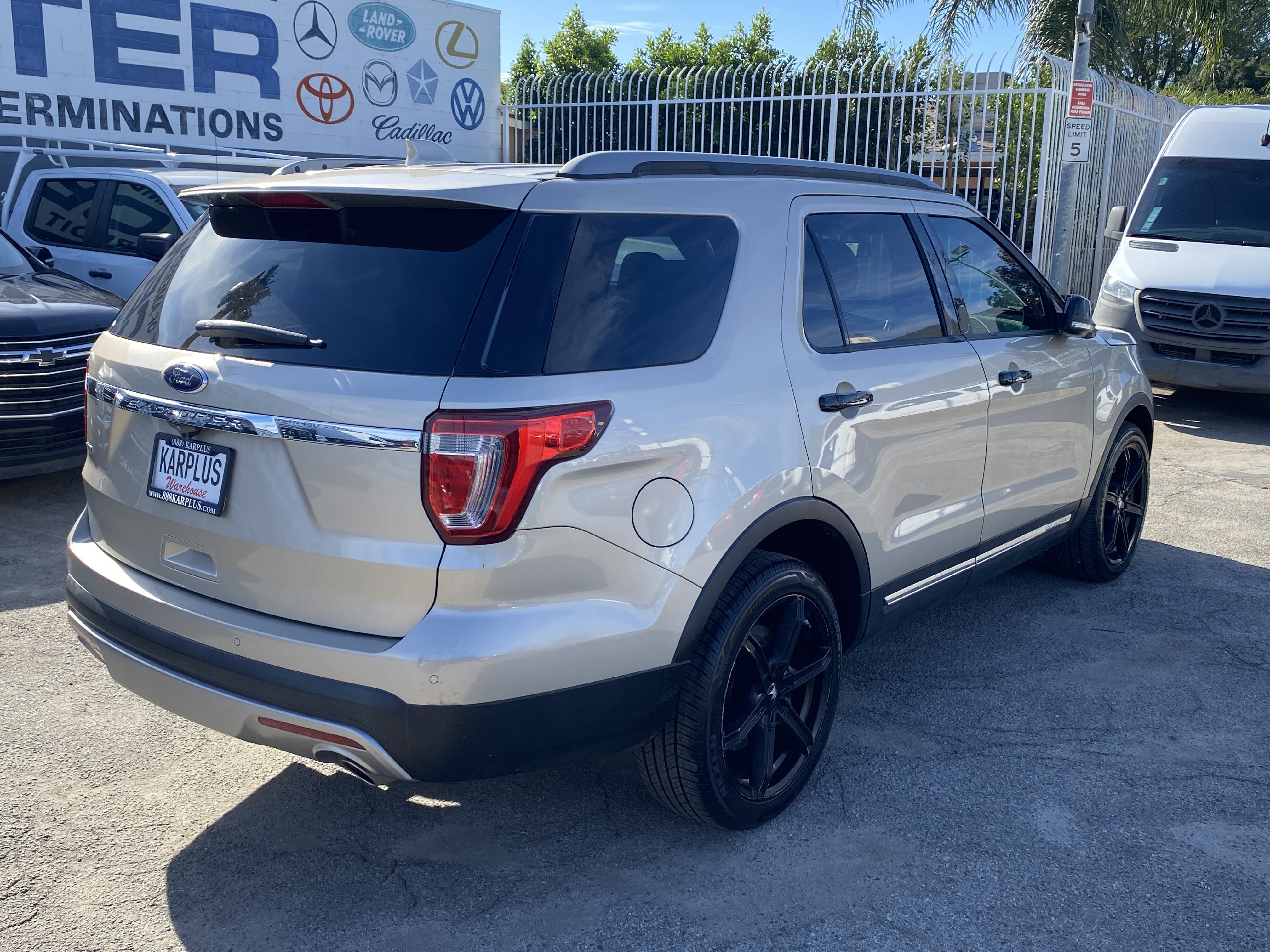 Used 2017 Ford Explorer XLT w/ Equipment Group 201A image 8