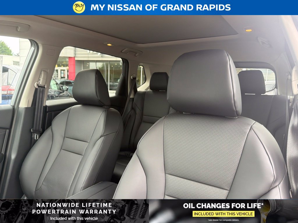 New 2026 Nissan Rogue Dark Armor AWD/4WD image 18