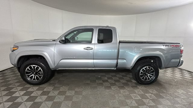 Used 2022 Toyota Tacoma TRD Sport w/ TRD Premium Sport Package AWD/4WD image 5