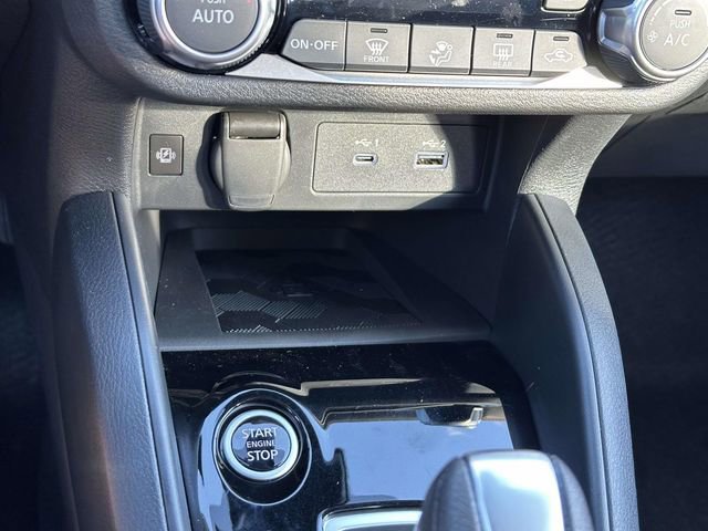 New 2025 Nissan Versa SR w/ Trunk Package image 22