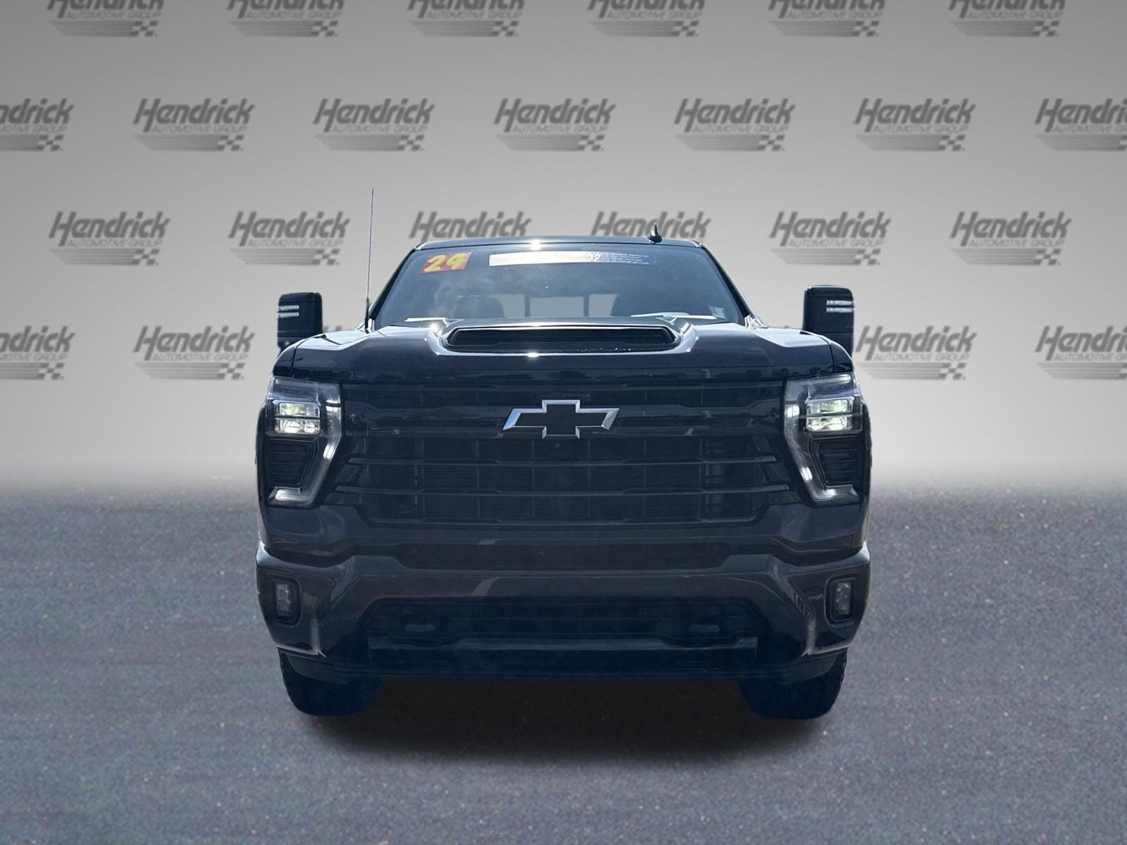Used 2024 Chevrolet Silverado 2500 LT w/ Midnight Edition AWD/4WD image 3