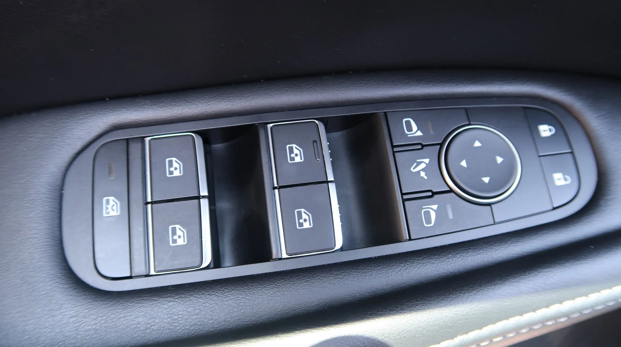 Used 2025 INFINITI QX60 Luxe image 30