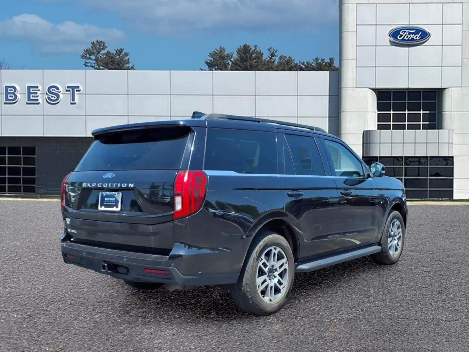 Used 2025 Ford Expedition Active AWD/4WD image 8