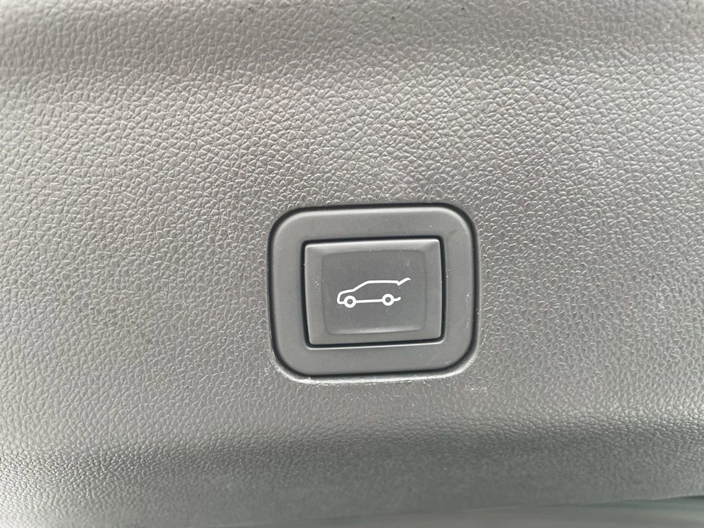 Used 2024 Chevrolet Tahoe Premier AWD/4WD image 8