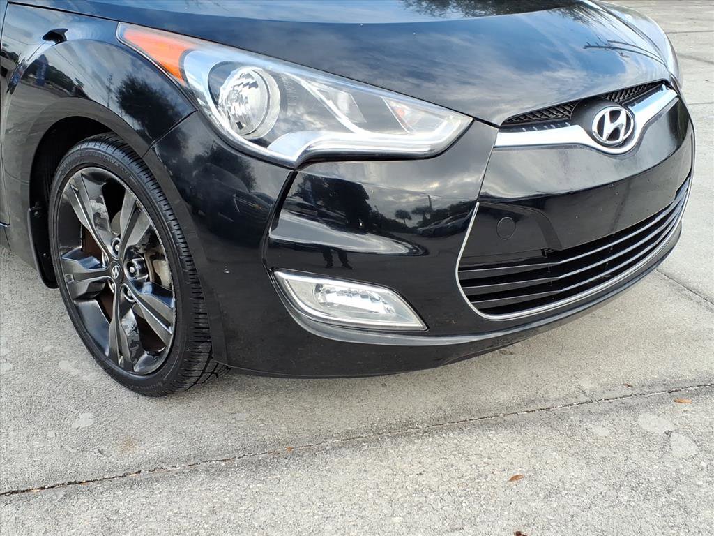 Used 2017 Hyundai Veloster Value Edition image 9