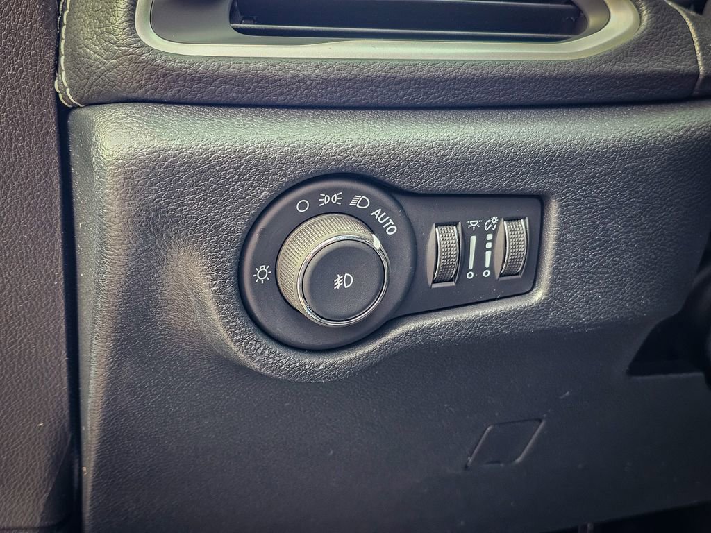 New 2026 Chrysler Pacifica Select image 15