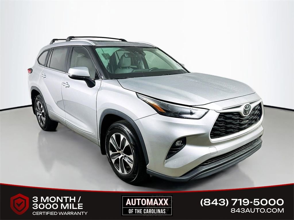 Used 2023 Toyota Highlander XLE AWD/4WD image 1