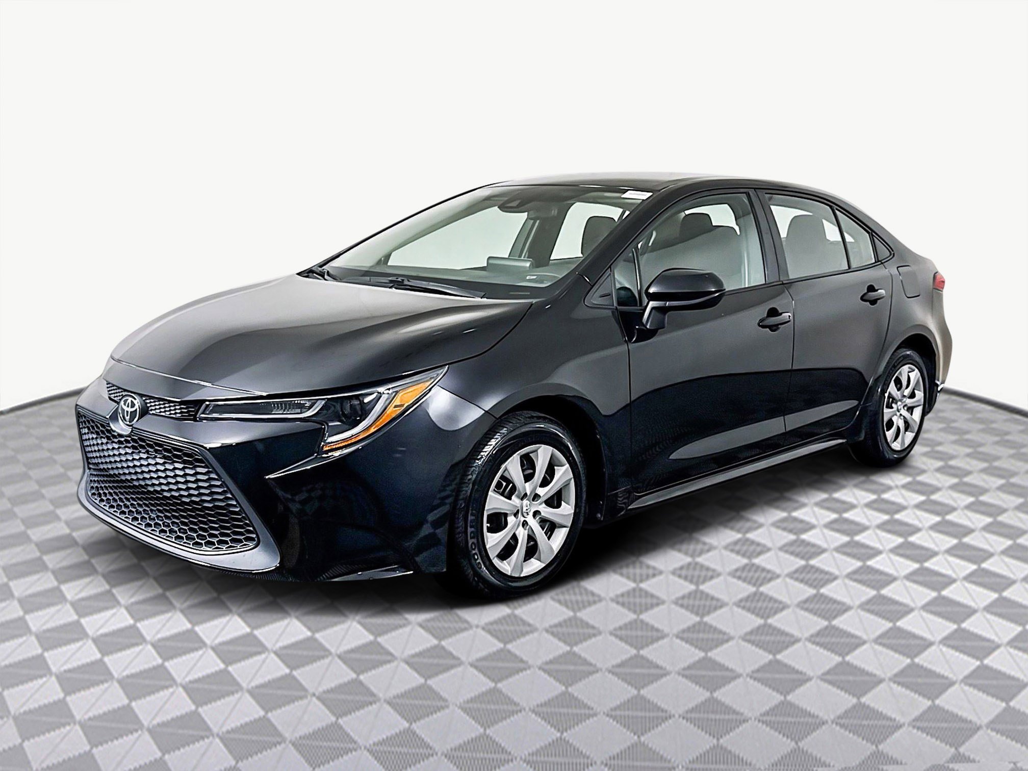 Used 2022 Toyota Corolla LE image 4