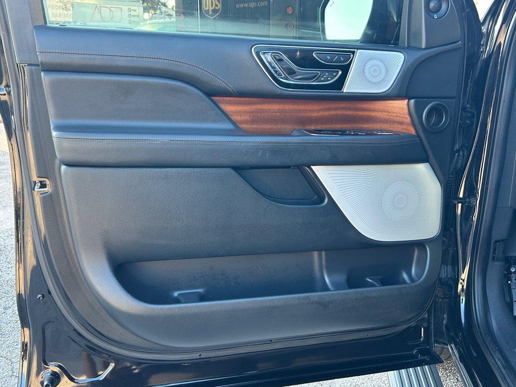 Used 2022 Lincoln Navigator L Black Label AWD/4WD image 35