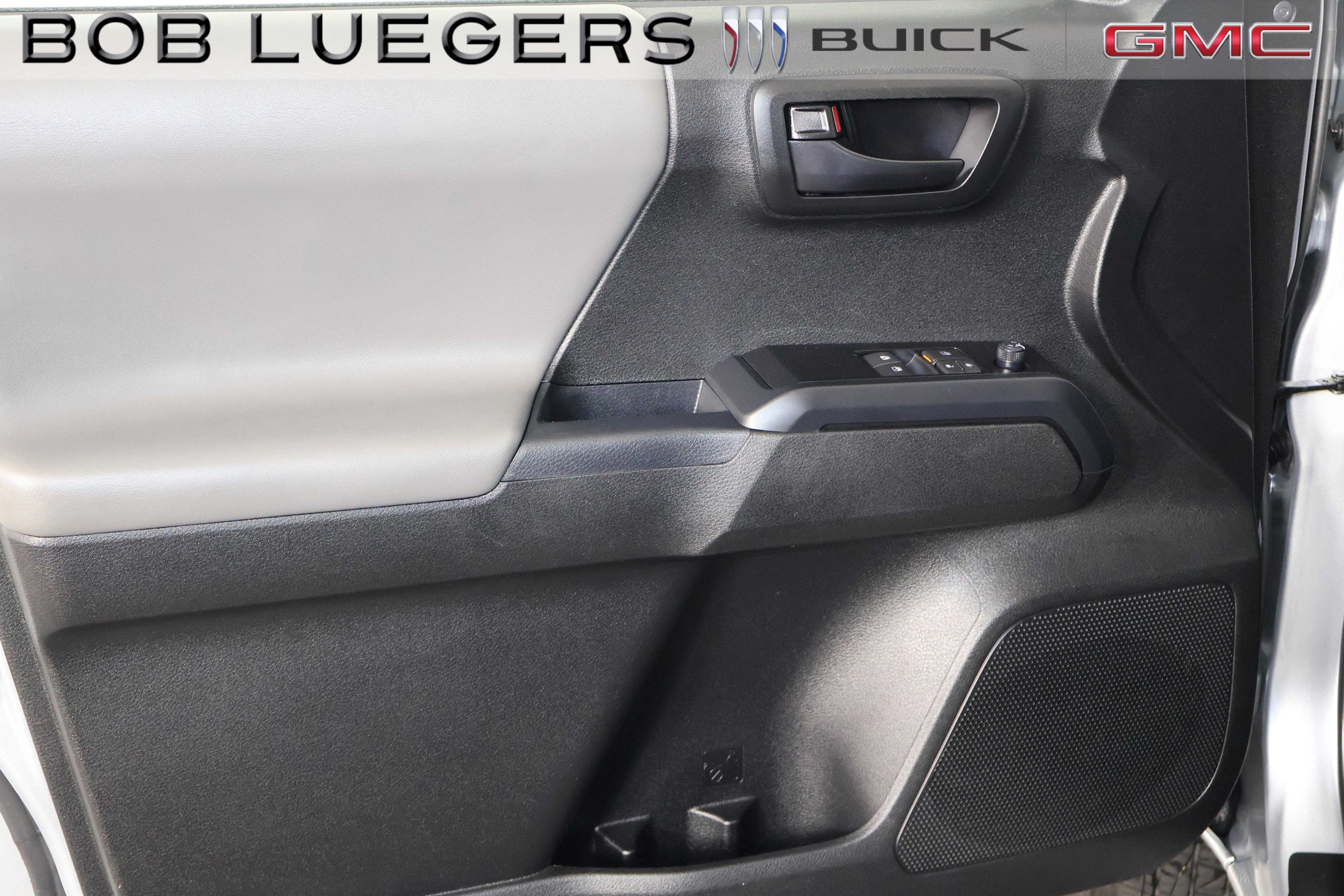 Used 2022 Toyota Tacoma SR RWD image 7