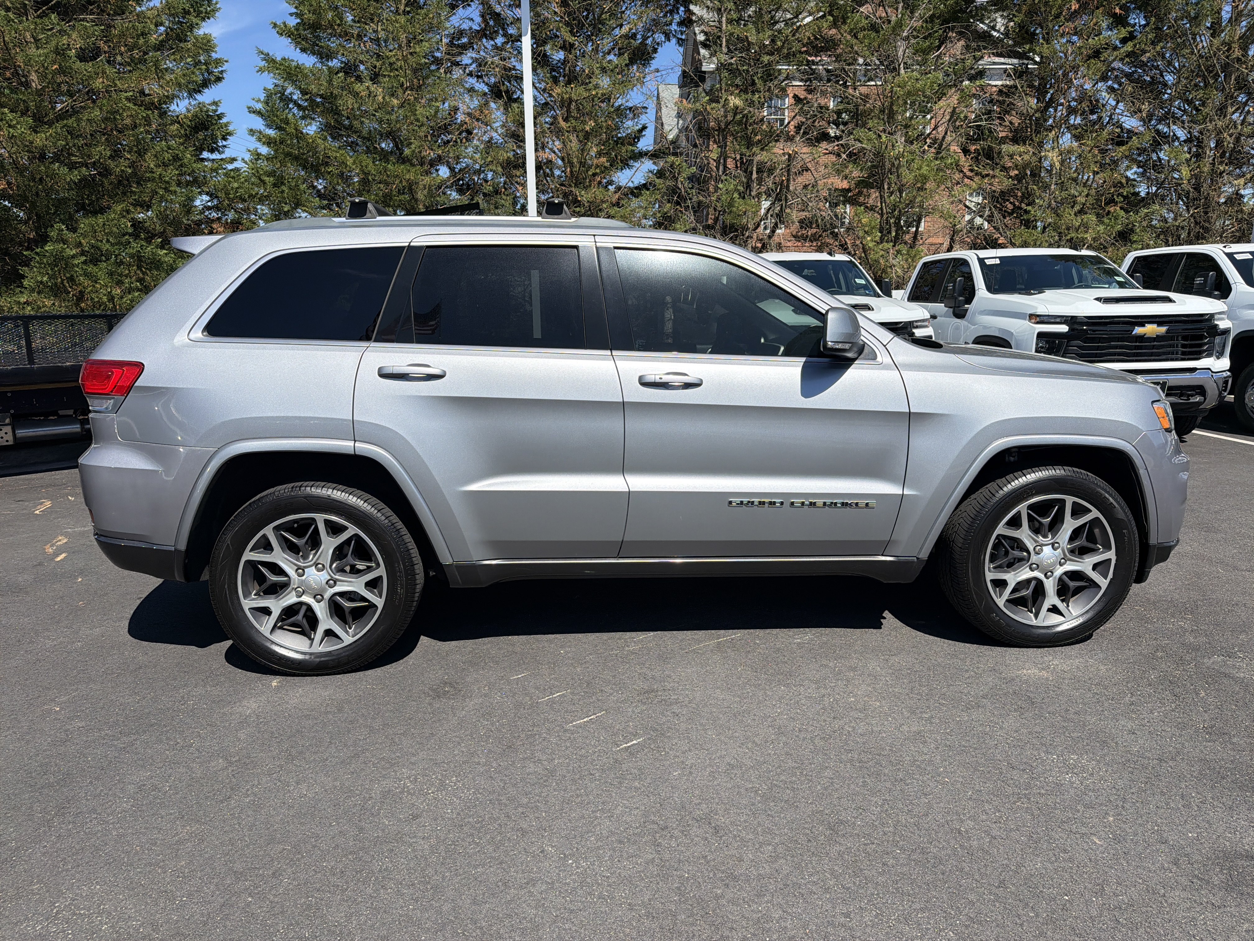 Used 2018 Jeep Grand Cherokee Limited AWD/4WD image 11