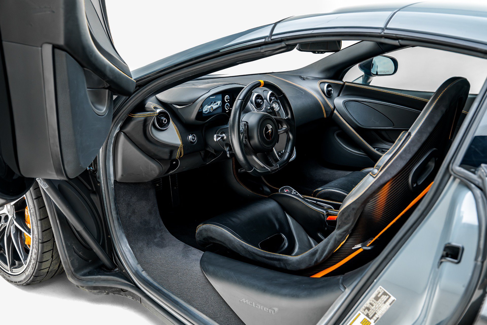 Used 2020 McLaren 600LT Spider RWD image 3