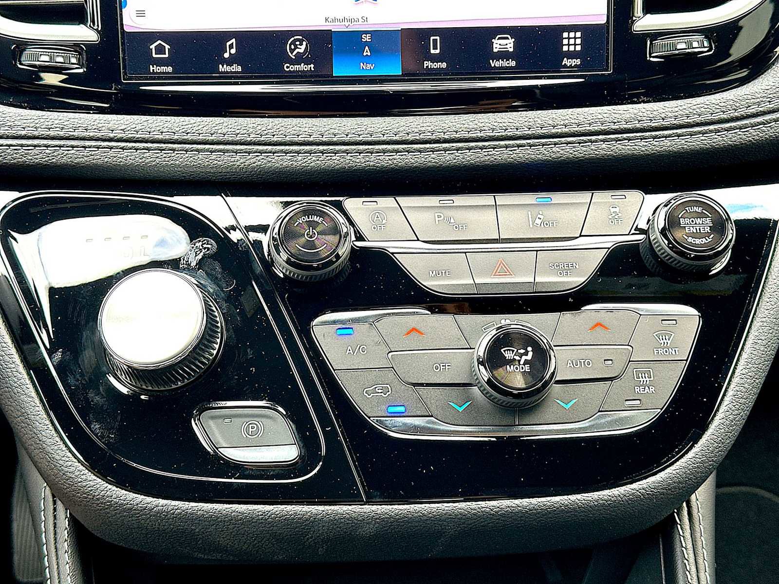 New 2026 Chrysler Pacifica Limited w/ Trailer Tow Group image 17