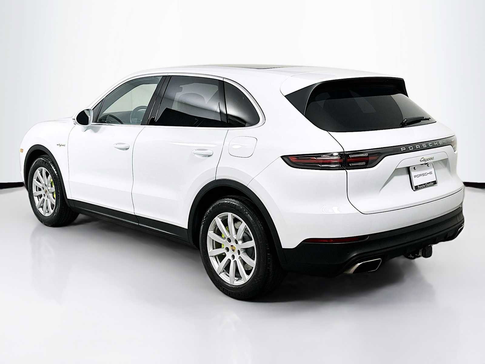 Certified 2022 Porsche Cayenne E-Hybrid image 3