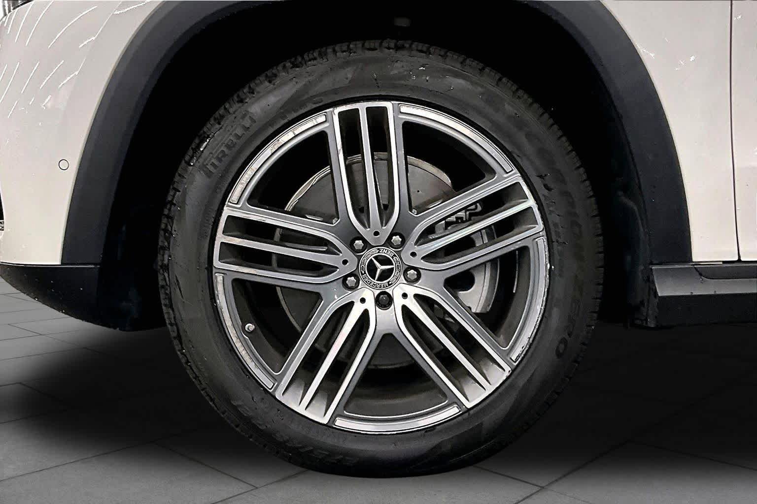 Used 2024 Mercedes-Benz GLS 450 4MATIC image 10