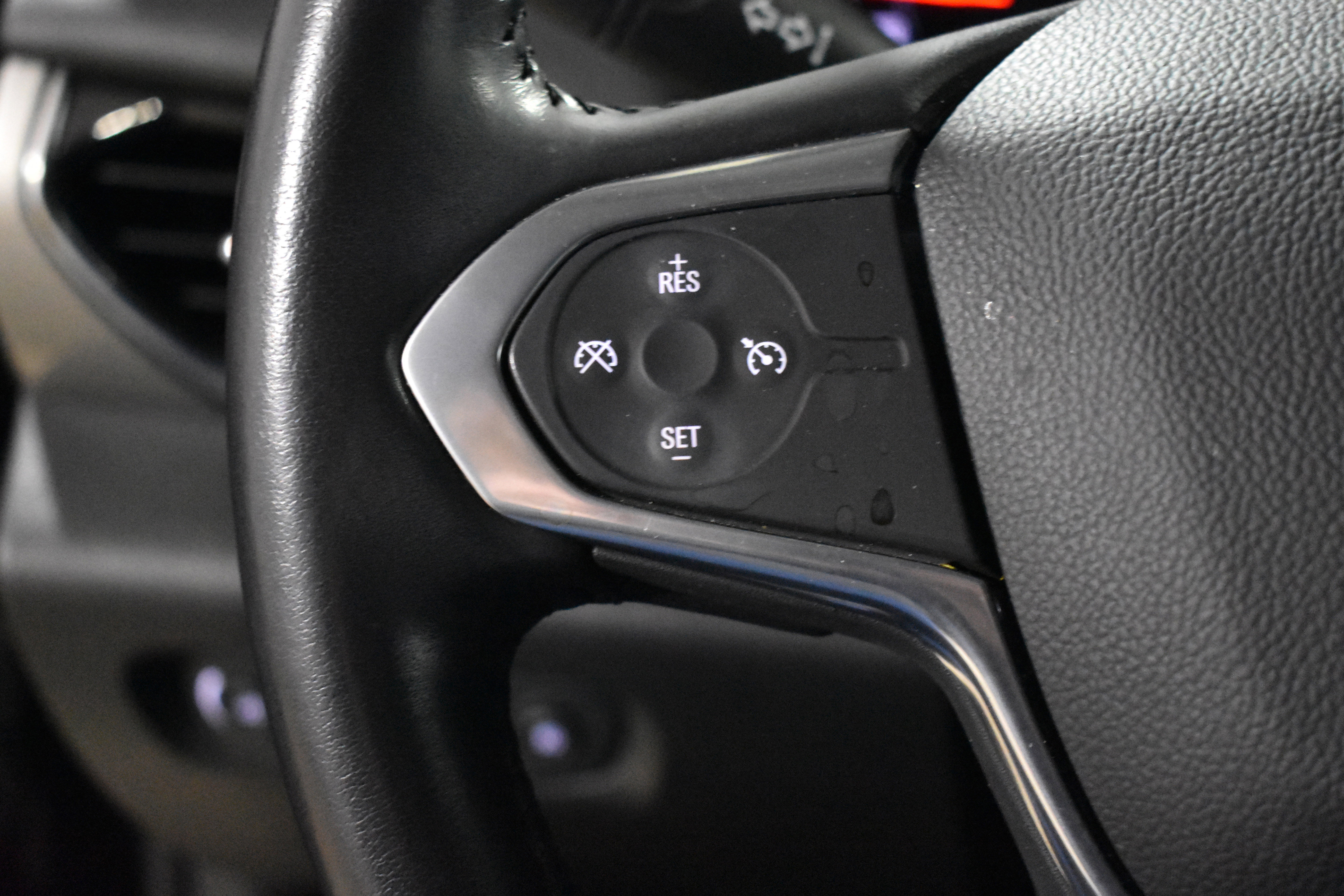 Used 2021 Chevrolet Traverse LT image 14