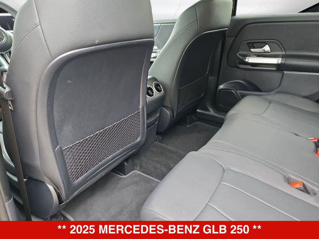 Used 2025 Mercedes-Benz GLB 250 image 17