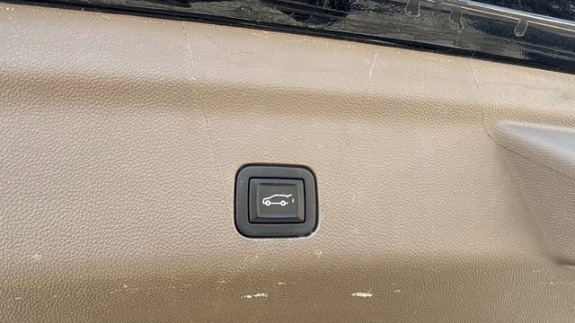 Used 2022 GMC Yukon XL Denali AWD/4WD image 40