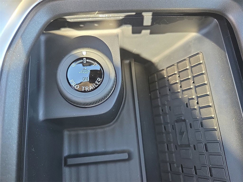 New 2025 Ford Expedition Active image 16