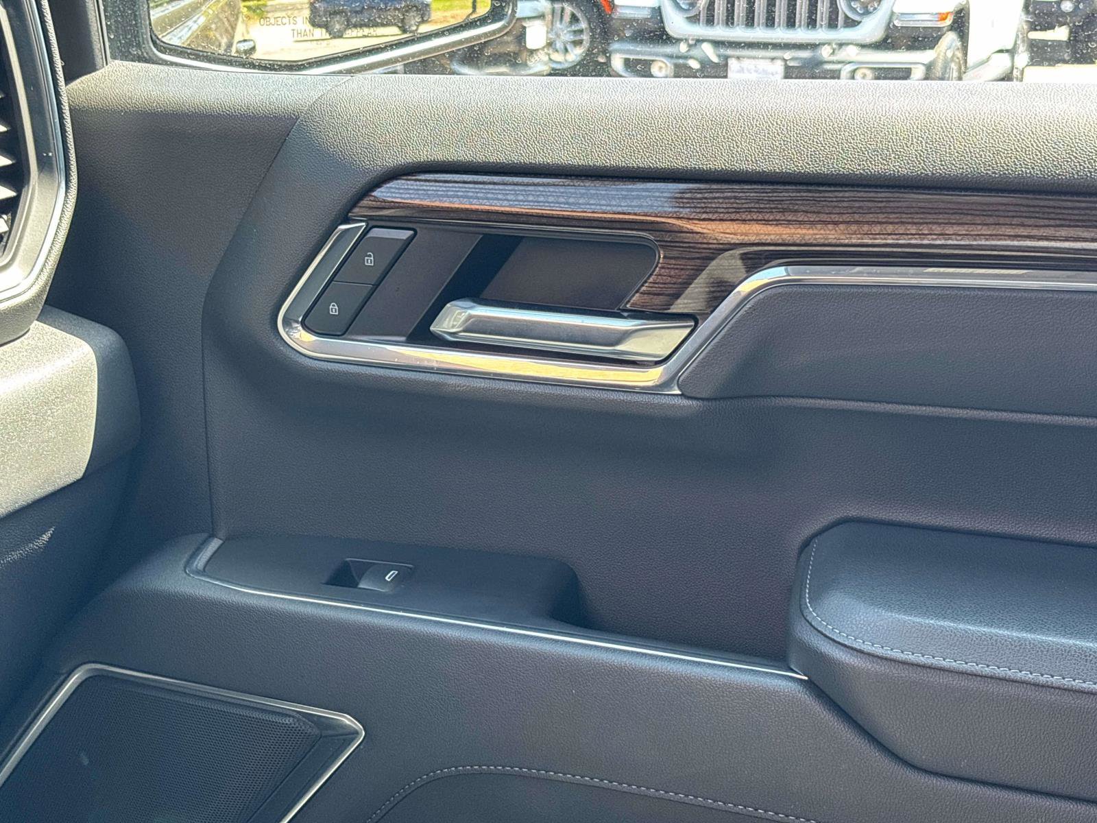 Used 2024 Chevrolet Silverado 1500 LT image 25