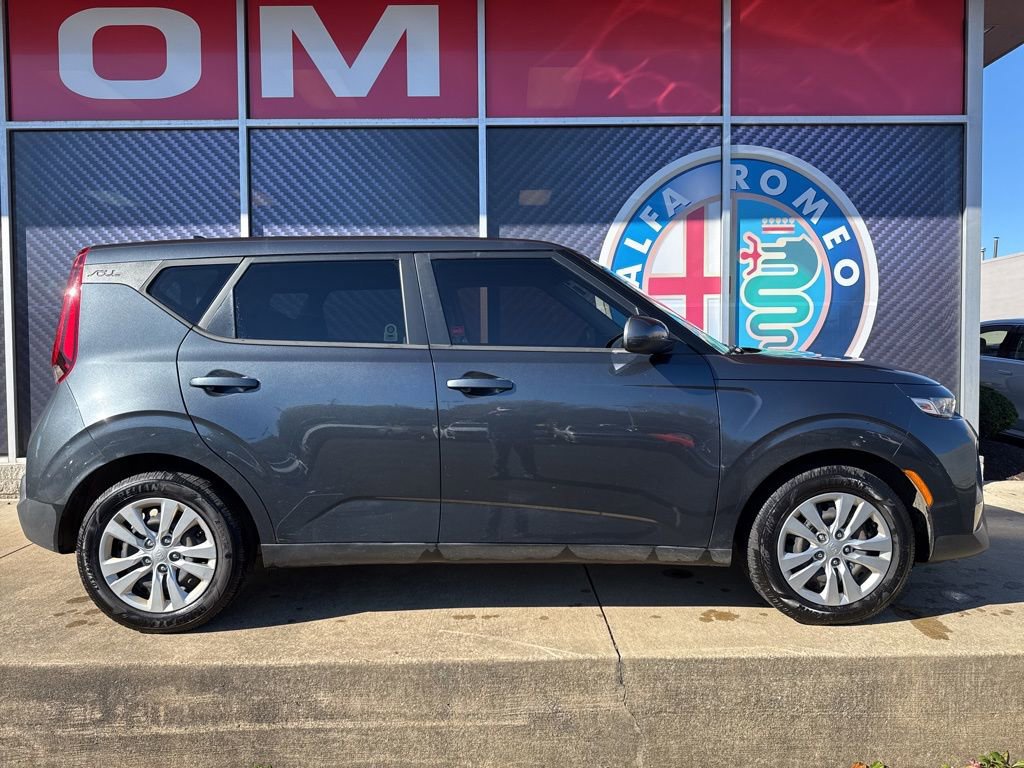 Used 2020 Kia Soul LX image 2