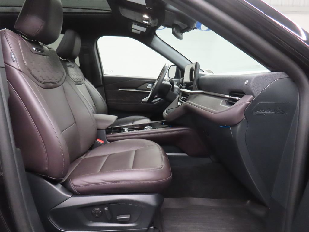 Used 2026 Ford Explorer Platinum w/ LUX Leather Package AWD/4WD image 37