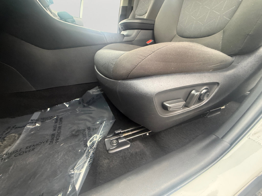 Used 2025 Toyota RAV4 XLE AWD/4WD image 23
