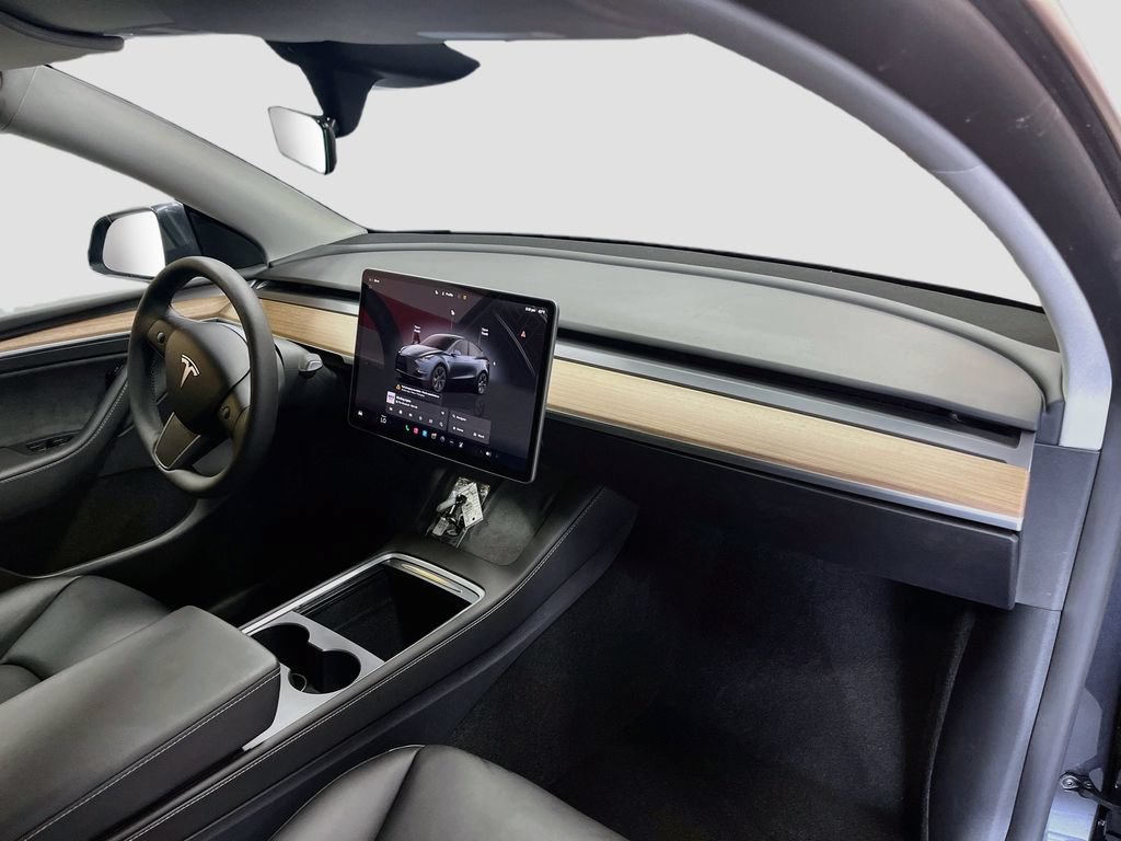 Used 2025 Tesla Model Y Long Range AWD/4WD image 28