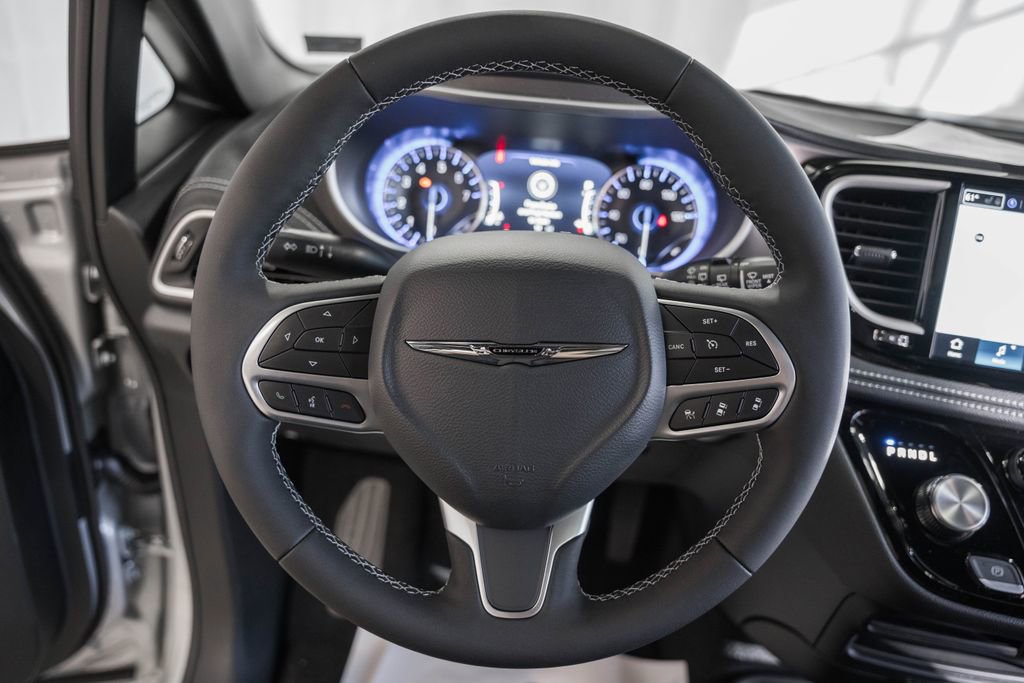 New 2026 Chrysler Pacifica Select image 21