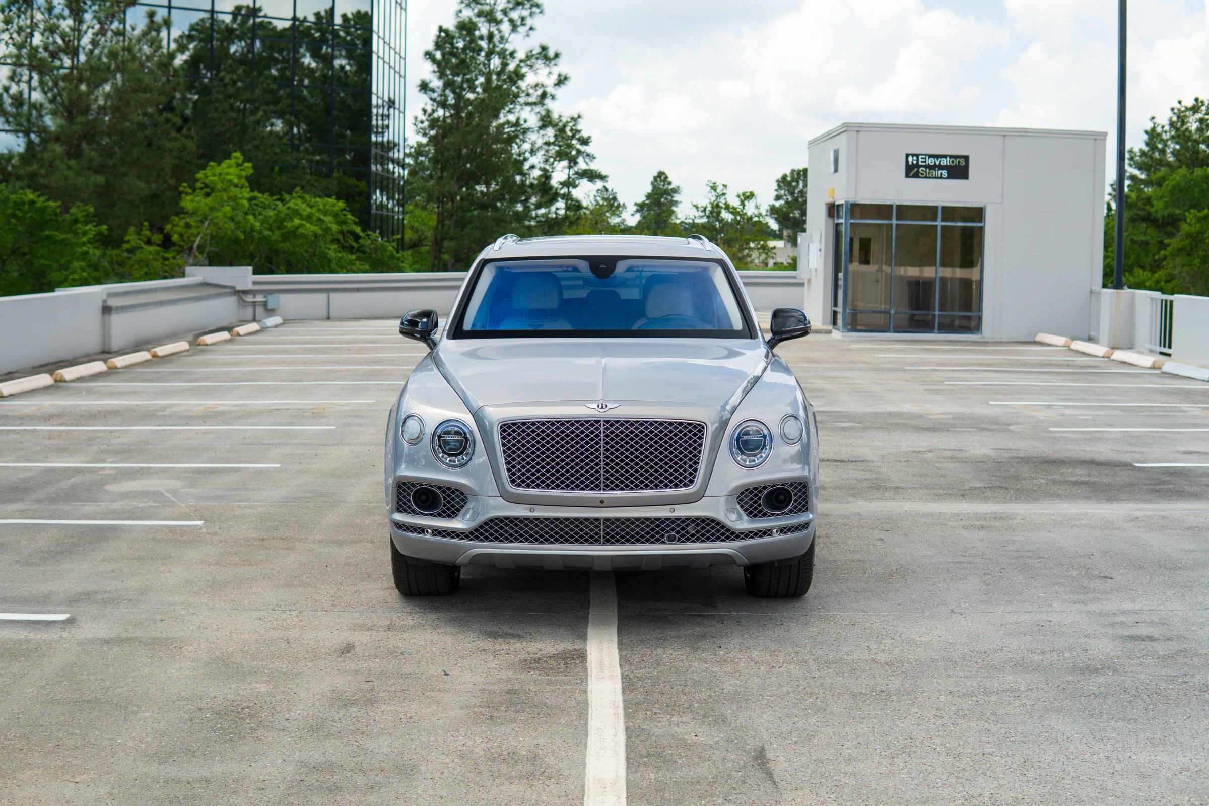 Used 2017 Bentley Bentayga AWD/4WD image 2