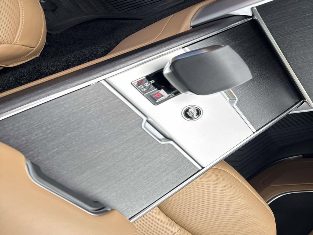 Certified 2025 Land Rover Range Rover SE image 25