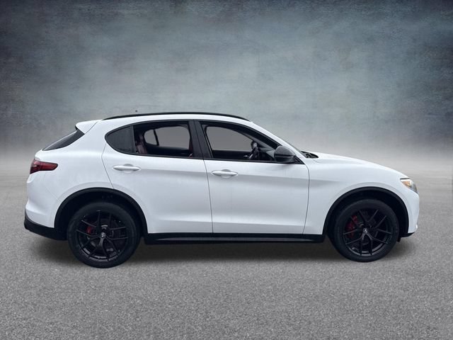 Used 2020 Alfa Romeo Stelvio AWD w/ Nero Edizione image 5
