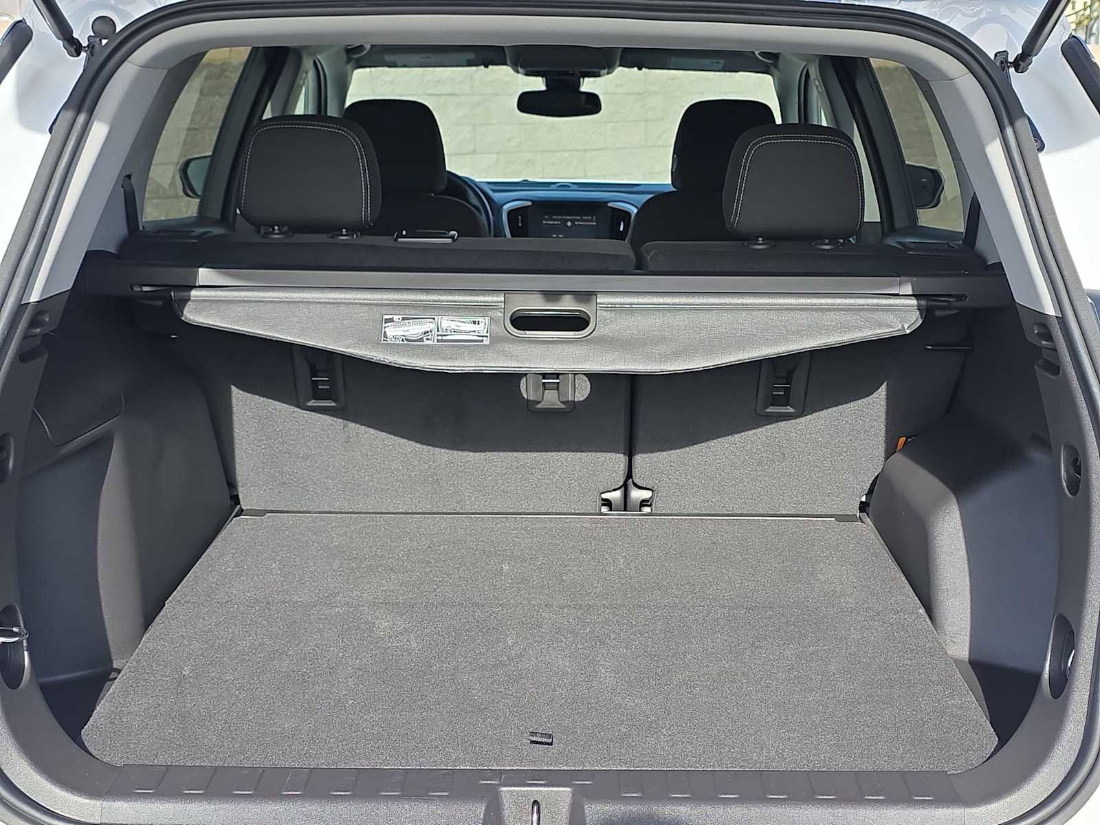 Used 2024 GMC Terrain SLE w/ Driver Convenience Package image 23