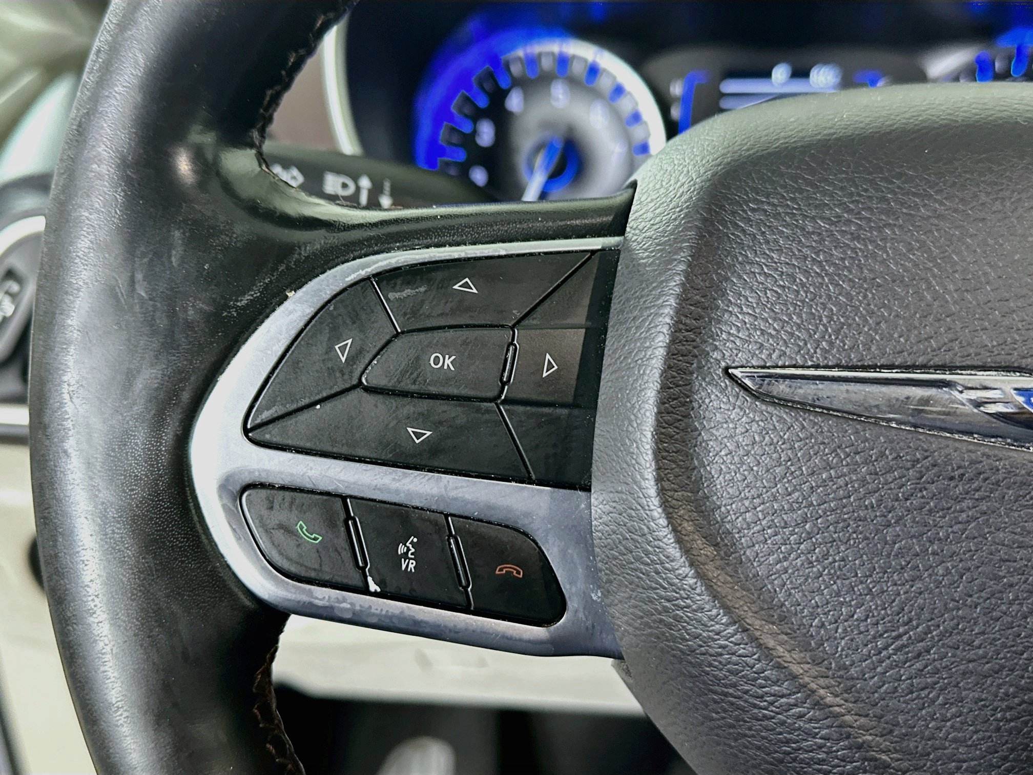 Used 2019 Chrysler Pacifica Touring-L FWD image 16