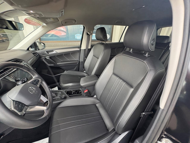 Used 2024 Volkswagen Tiguan SE AWD/4WD image 13
