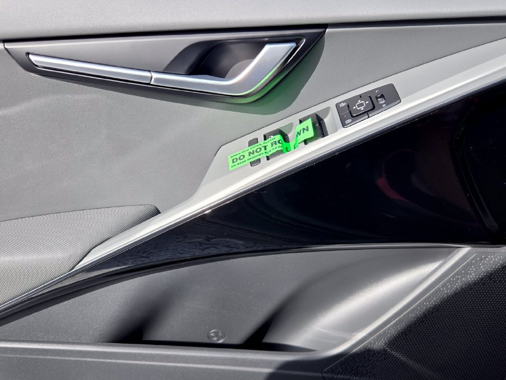 New 2026 Kia Niro EX FWD image 14