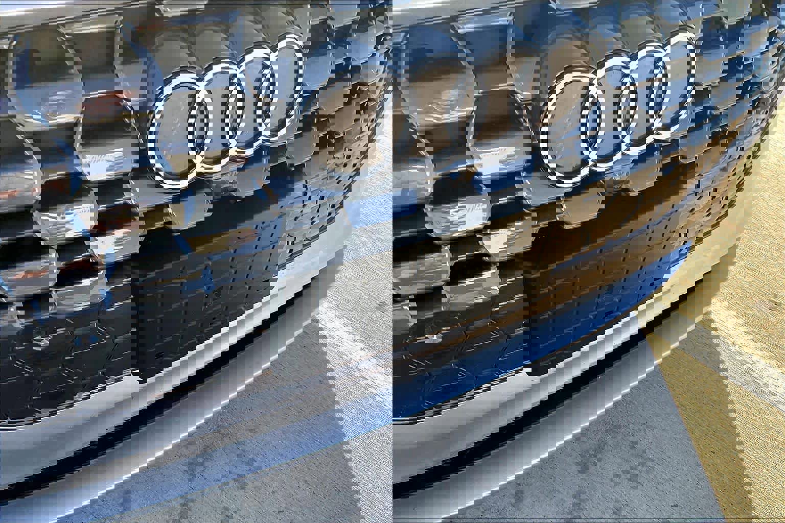 Used 2025 Audi Q5 Premium w/ Convenience Package image 28