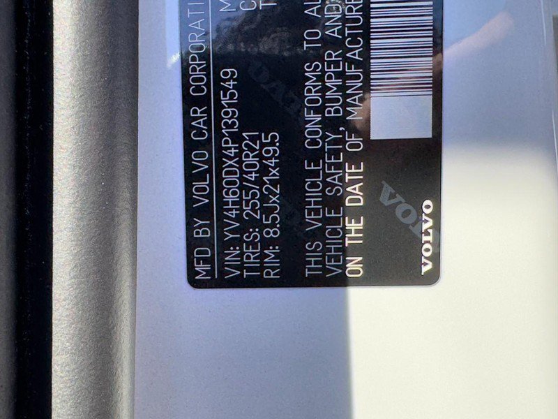 Certified 2023 Volvo XC60 T8 Ultimate w/ Climate Package image 26