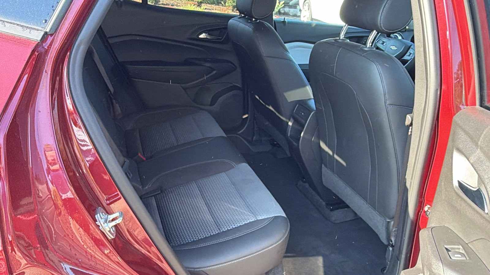 Used 2025 Chevrolet Trax LT FWD image 21