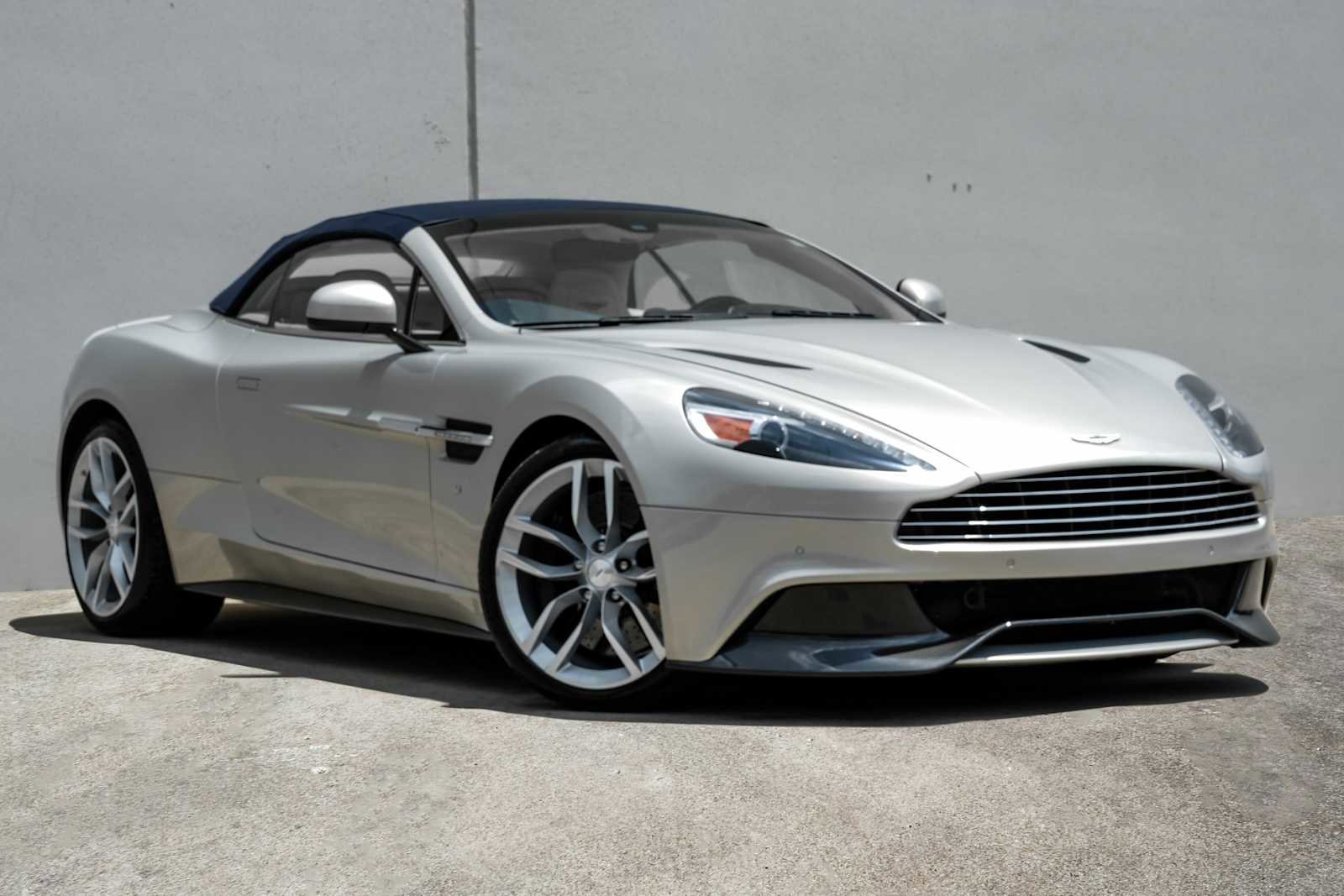 Used 2016 Aston Martin Vanquish Volante RWD image 9
