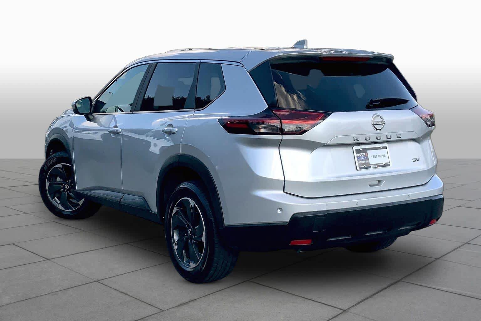 Used 2024 Nissan Rogue SV FWD image 12